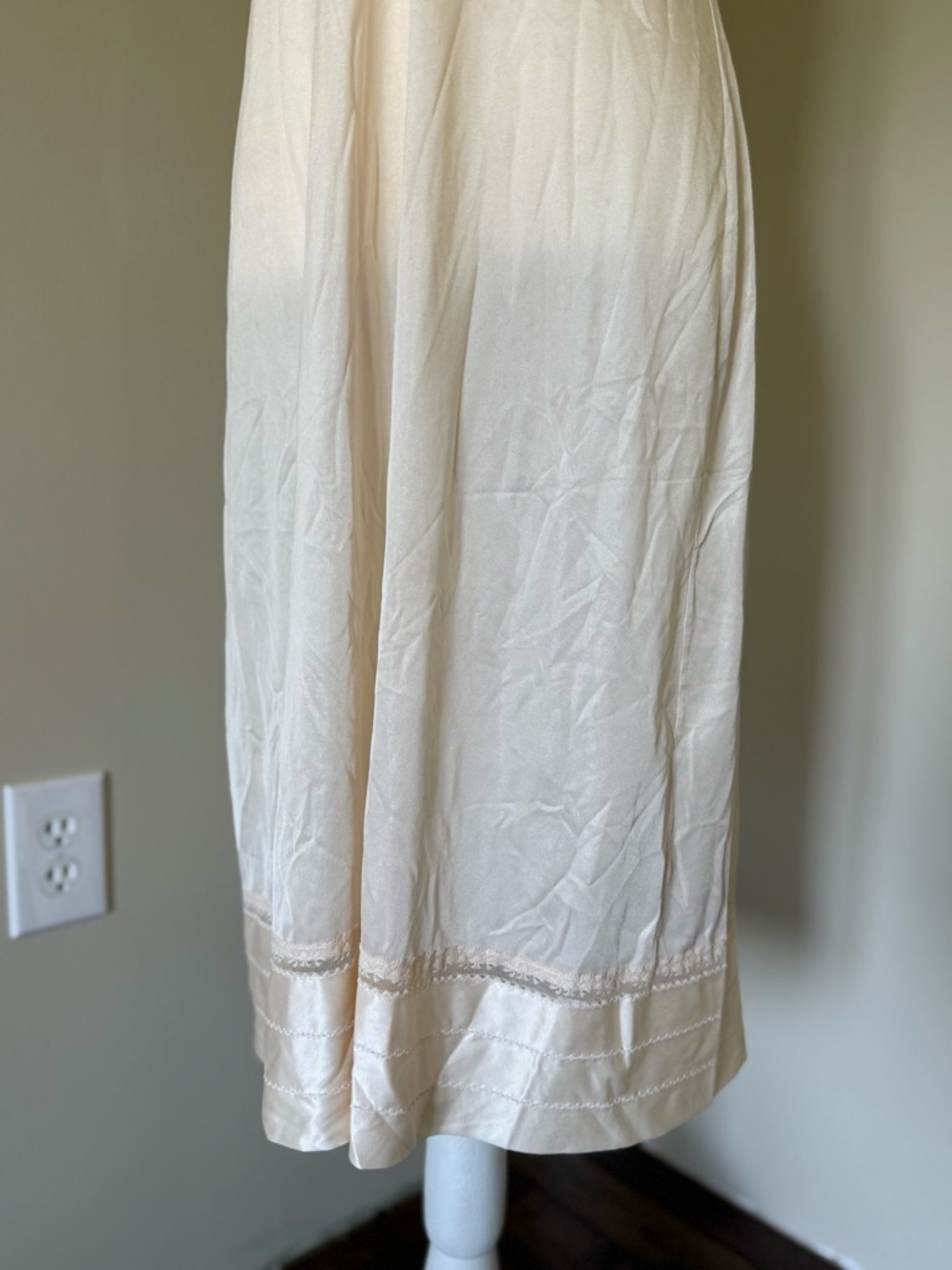 Vintage Lorraine Elegant Cream Slip Dress - Perfect for bride bridal wedding - Picture 3 of 10